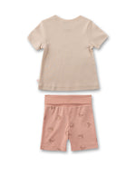 Kurzes sommerliches Nachtwäsche-Set von Sanetta mit Artwork auf dem T-Shirt und süßem Bienen-Allover auf der kurzen Schlafhose