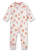 Dieser bezaubernde Mädchen-Overall von Sanetta ist der ideale Schlafanzug für kleine Träumerinnen. Mit einem charmanten Eulen-Alloverprint vereint er verspieltes Design, Komfort und Nachhaltigkeit.