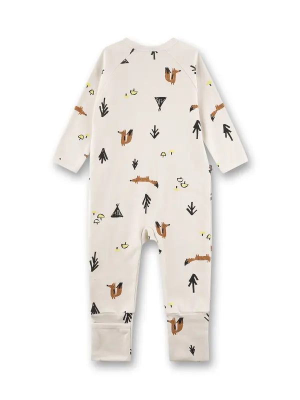 Dieser liebevoll entworfene Strampler von Sanetta in Off-White bietet deinem Baby ein behagliches Gefühl von Geborgenheit. Aus weicher Bio-Baumwolle gefertigt, sorgt er für eine sanfte Hautumhüllung und angenehme Wärme, ohne Kompromisse bei Nachhaltigkeit und Qualität. Der charmante Fuchs- und Waldprint regt die Fantasie an, während der praktische Reißverschluss und die flexiblen Klappfüße den Alltag der Eltern erleichtern. Ein durchdachtes Wohlfühlkleidungsstück, das Komfort, Sicherheit und zauberhafte Mom