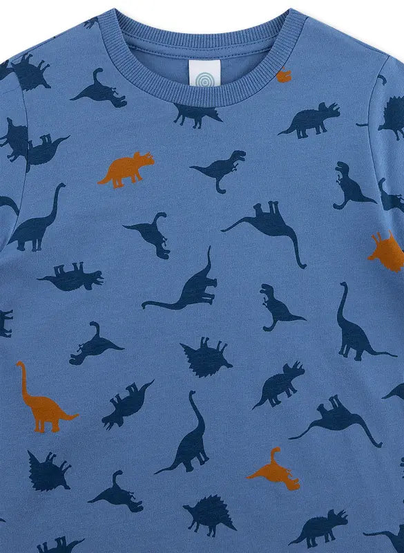 Dieser blaue Schlafanzug von Sanetta begeistert mit einem lustigen Dinosaurier-Motiv und sorgt für süße Träume.