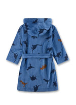 Dieser blaue Bademantel von Sanetta mit lustigem Dinosaurier-Motiv bringt Spaß und Gemütlichkeit in jeden Badetag.