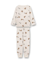 Dieser Schlafanzug von Sanetta für Jungen lädt zum Träumen und Wohlfühlen ein. Gefertigt aus 100 % weicher Baumwolle, überzeugt er mit einem verspielten Alloverprint: kleine Waschbären, mal in Braun, mal im zarten Beige-Melange des Hintergrunds. So entsteht ein harmonisches, kindgerechtes Design voller Leichtigkeit. Das Oberteil ist mit einem elastischen Rippbündchen am Halsausschnitt ausgestattet und schenkt angenehmen Tragekomfort. Auch die Hose im gleichen beige-melierten Look sorgt mit elastischem Bund 