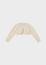 Langarm Strickjacke mit Rundkragen. Knopfverschluss am Kragen, um das Anziehen des Kleidungsstücks zu erleichtern. Strickgewebe, weich und angenehm auf der Haut.