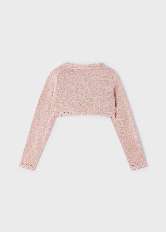 Langarm Strickjacke für Mädchen. Knopfverschluss am Kragen, um das Anziehen des Kleidungsstücks zu erleichtern. Weicher Stoff mit angenehmem Tragegefühl.