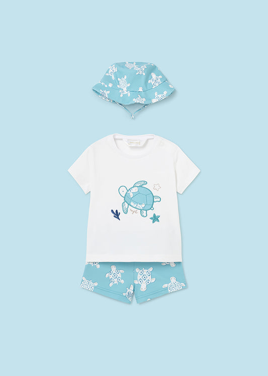 3-teilliges Set bestehend aus T-Shirt, kurzer Hose und einem Hut von Mayoral