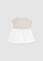 Kurzarm Kleid für Babys mit Knopfverschluss hinten und Rundkragen mit Volant aus der festlichen Kollektion von Mayoral