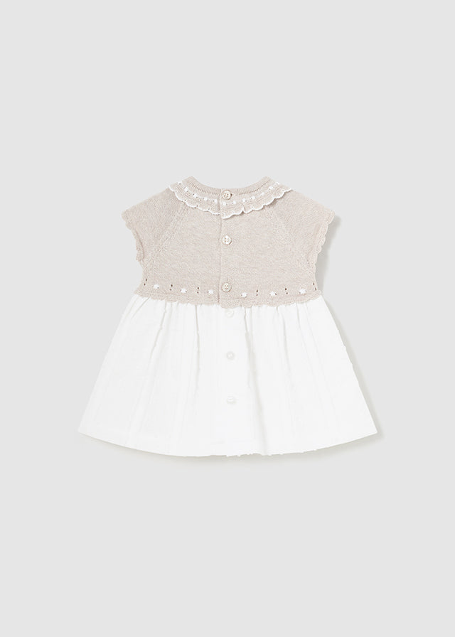 Kurzarm Kleid für Babys mit Knopfverschluss hinten und Rundkragen mit Volant aus der festlichen Kollektion von Mayoral