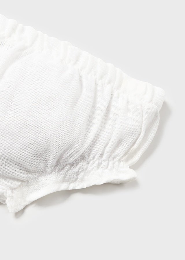 Kleid mit Rüschendetails, Rundkragen, Knopfverschluss hinten, Schleifenapplikationen und passendem Windelhöschen aus der festlichen Kollektion von Mayoral