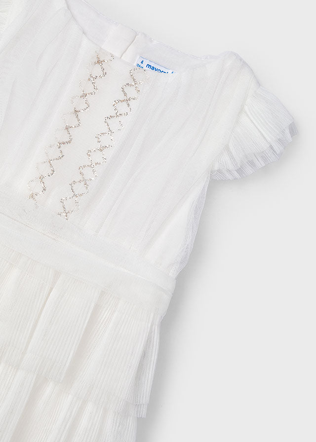 Kurzarm MädchenKleid mit Rüschendetails. Verdeckter Reißverschluss am Rücken. Hergestellt aus leicht-luftigem Tüllstoff. Modell mit plissiertem Design. Zierelemente: Glitter, dekorative Rüschen. Aus Sicherheitsgründen können kleine Größen (2-3 Jahre) einige Variationen in den dekorativen Elementen aufweisen, die im Design verwendet werden.