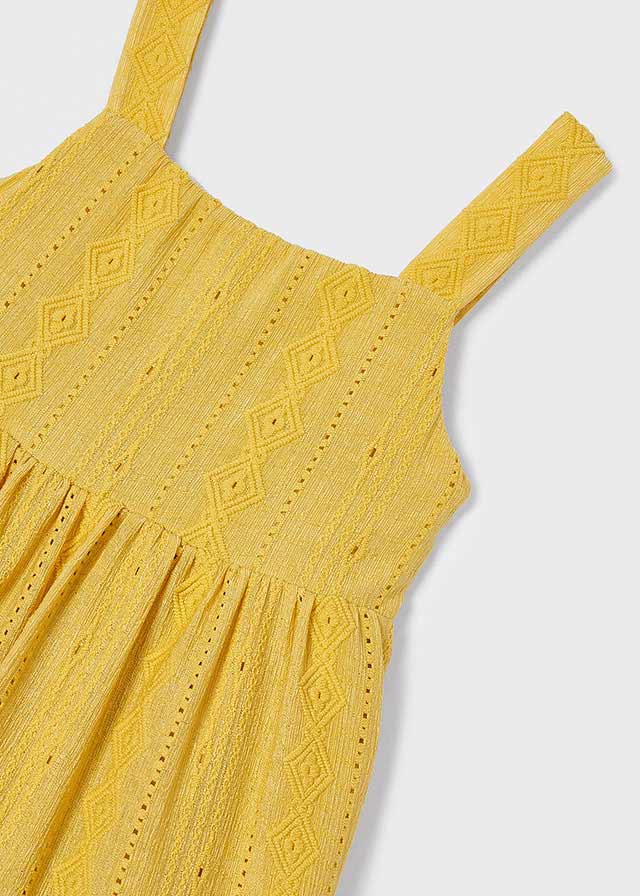 Sommerliches Kleid in gelb mit Lochmuster von Mayoral