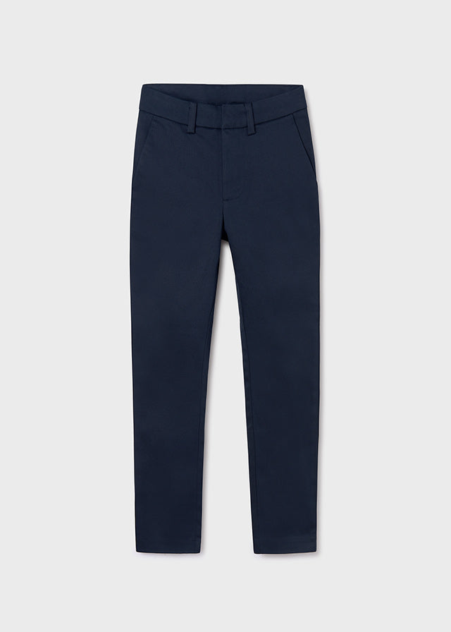 Beschreibung


Diese lange Chino Hose in elegantem Dunkelblau von Mayoral verbindet zeitlosen Stil mit hohem Tragekomfort. Perfekt für vielseitige Looks, bietet sie eine schlanke Passform und hochwertige Verarbeitung, die Ihren Alltag modisch und bequem gestaltet. Ein Must-have für jede Garderobe, das sich mühelos zu verschiedenen Outfits kombinieren lässt.