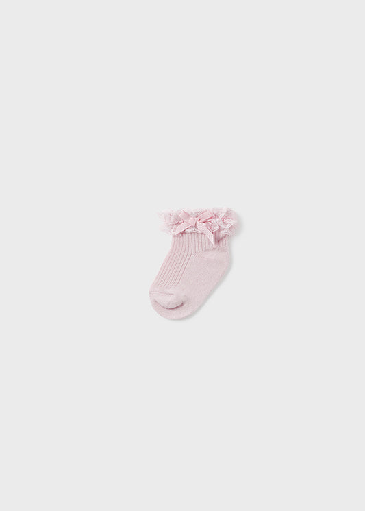 Socken mit Rüschen und Masche aus der festlichen Kollektion von Mayoral