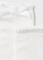 Socken mit Lochmuster und Schleife aus der festlichen Kollektion von Mayoral