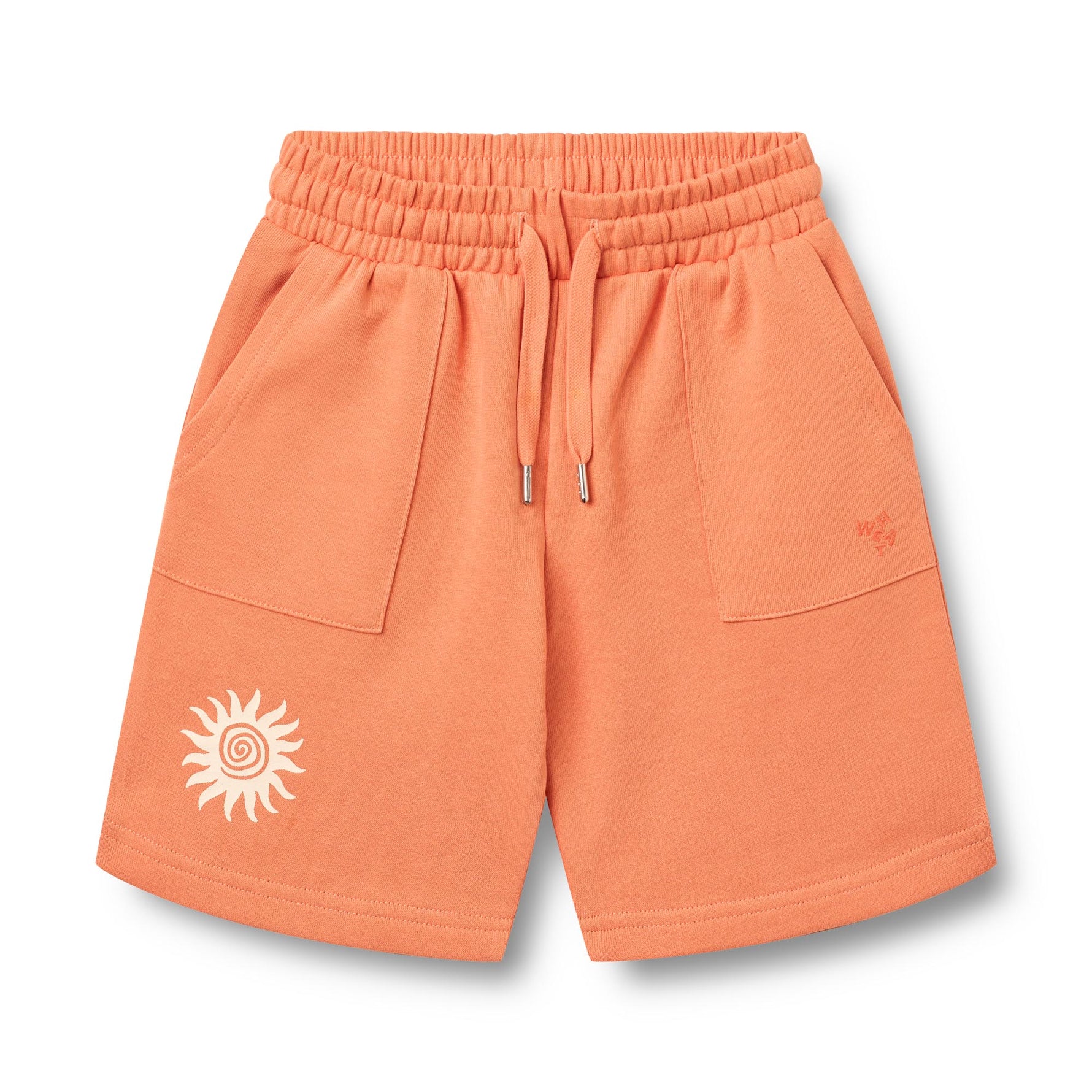 Bequeme Sweat Shorts aus 100% Bio-Baumwolle. Das Modell Elmo von WHEAT überzeugt mit weichem, atmungsaktivem Material und klassischem Design. Perfekt für entspannte Tage – ob zu Hause oder unterwegs. Die hochwertige Verarbeitung garantiert lange Haltbarkeit und Tragekomfort.