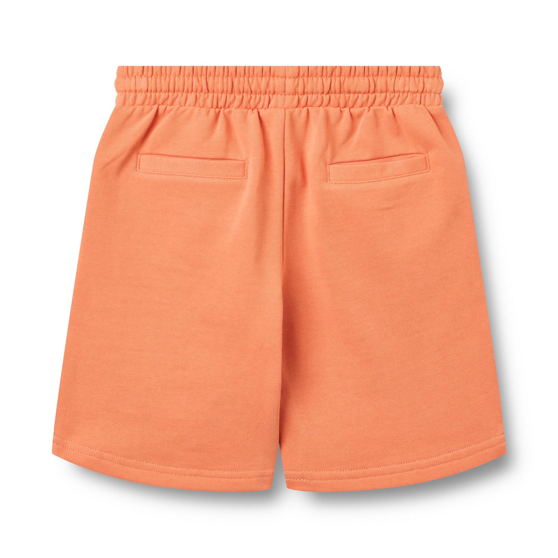 Bequeme Sweat Shorts aus 100% Bio-Baumwolle. Das Modell Elmo von WHEAT überzeugt mit weichem, atmungsaktivem Material und klassischem Design. Perfekt für entspannte Tage – ob zu Hause oder unterwegs. Die hochwertige Verarbeitung garantiert lange Haltbarkeit und Tragekomfort.