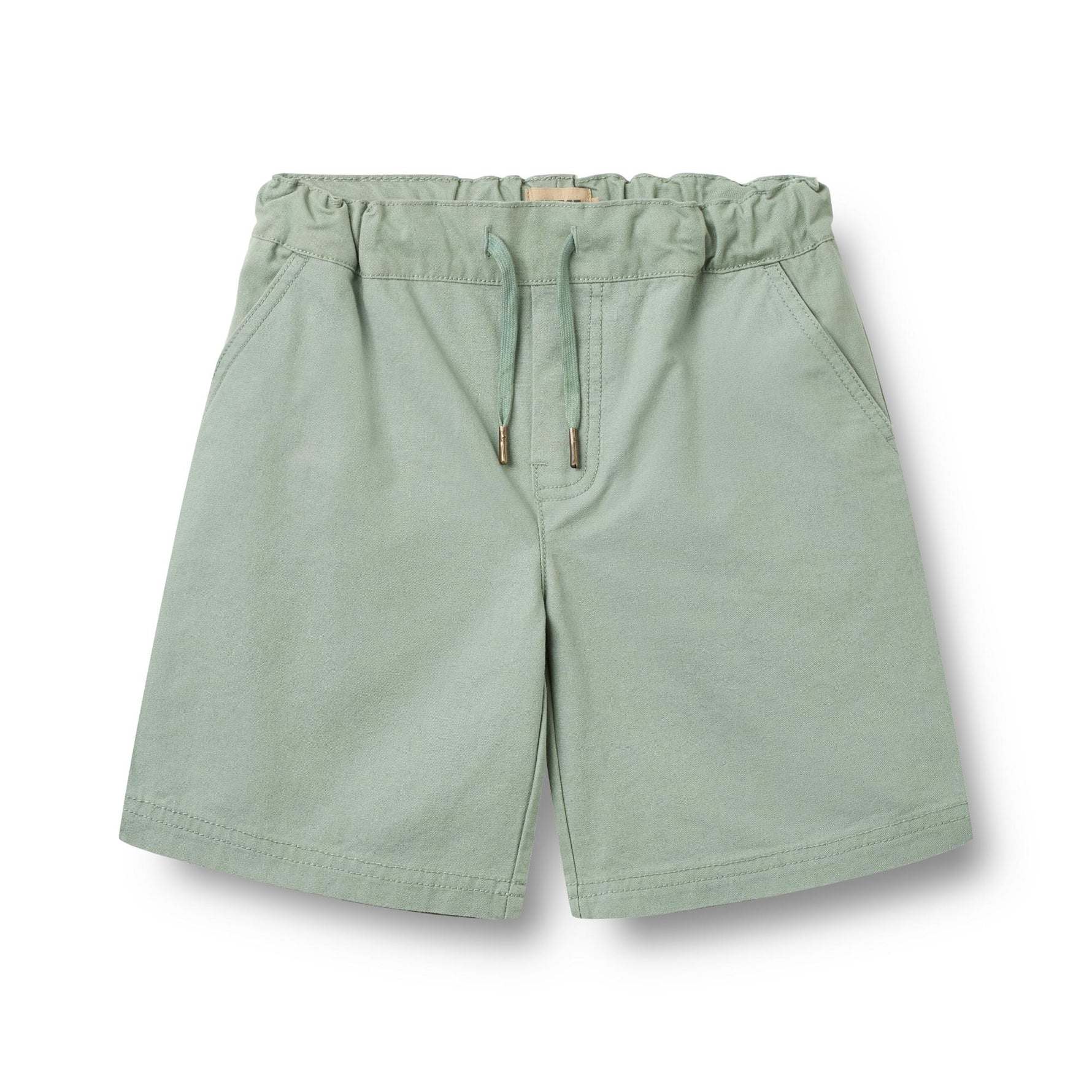 Leichte und bequeme Shorts in frischem Mintgrün von WHEAT aus 100% Bio-Baumwolle. Das atmungsaktive Material sorgt für optimalen Tragekomfort an warmen Tagen. Die klassische Schnittform macht die Bendix zu einem vielseitigen Basics-Piece für Sommer-Outfits. Nachhaltig produziert und angenehm weich auf der Haut.