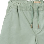 Leichte und bequeme Shorts in frischem Mintgrün von WHEAT aus 100% Bio-Baumwolle. Das atmungsaktive Material sorgt für optimalen Tragekomfort an warmen Tagen. Die klassische Schnittform macht die Bendix zu einem vielseitigen Basics-Piece für Sommer-Outfits. Nachhaltig produziert und angenehm weich auf der Haut.