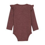 Dieser langärmlige Body aus Wolle ist ein absolutes Basic für jeden Kleiderschrank. Hergestellt aus hochwertiger Wolle bietet er die perfekte Kombination aus Wärme, Atmungsaktivität und Tragekomfort. Ideal zum unterziehen oder als Oberteil für kalte Tage. Ein Muss für jeden, der Wert auf Qualität legt.