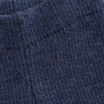 Diese Leggings in blau sind aus hochwertiger Wolle gestrickt und bieten ein angenehmes Tragegefühl. Sie vereinen Komfort mit Stil und sind somit perfekt für jeden Anlass.