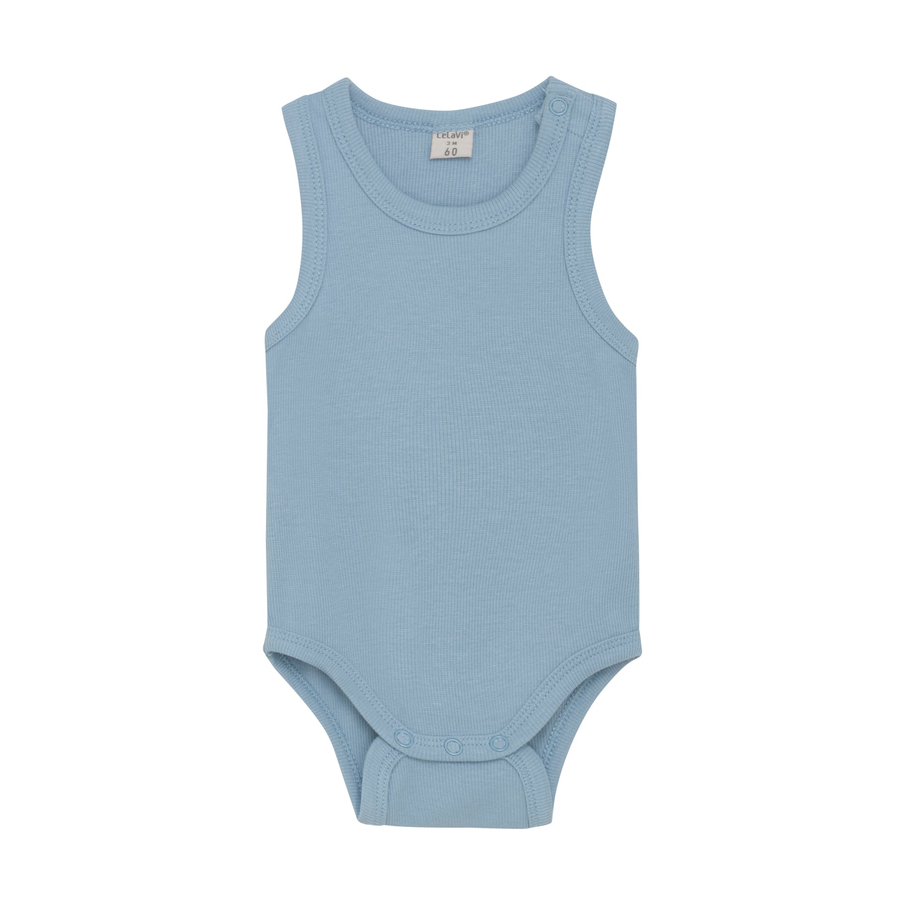 Dieser blaue Body von Celavi bietet angenehmen Tragekomfort und eine hochwertige Verarbeitung, die Ihr Kind den ganzen Tag unterstützt.