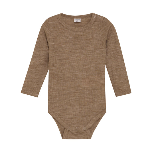 Dieser langärmelige Wollbody in Braun von Celavi bietet angenehme Wärme und Komfort für Ihr Kind.