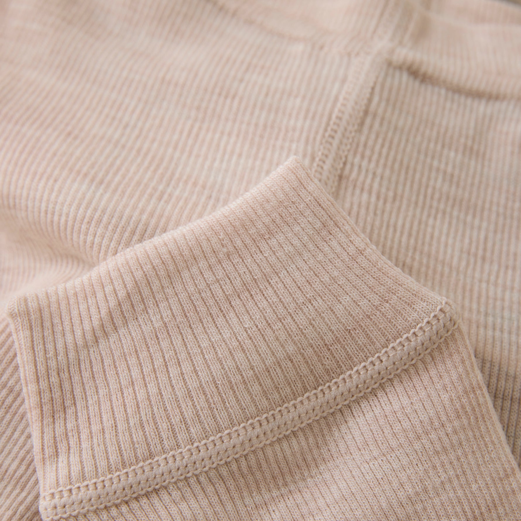 Diese beigen Wollleggings von Celavi bieten angenehmen Tragekomfort und stilvolle Wärme für kalte Tage.