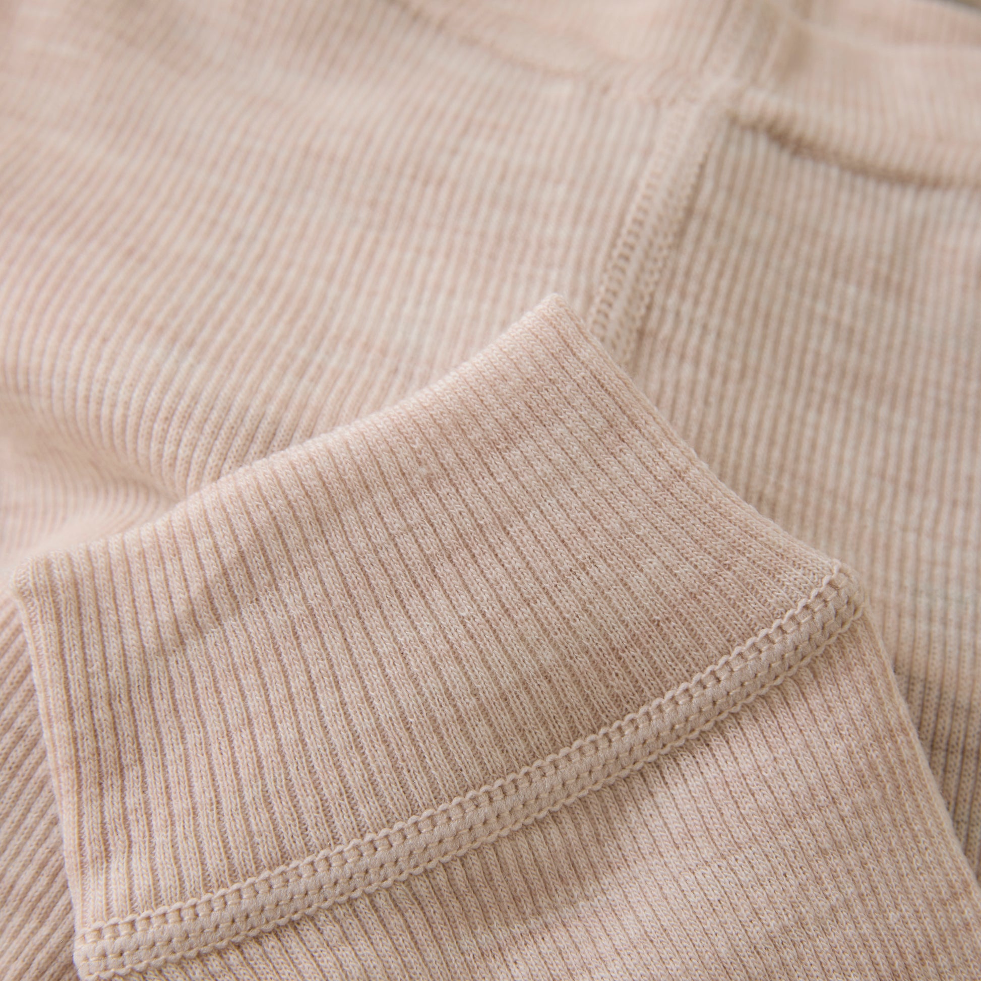 Diese beigen Wollleggings von Celavi bieten angenehmen Tragekomfort und stilvolle Wärme für kalte Tage.