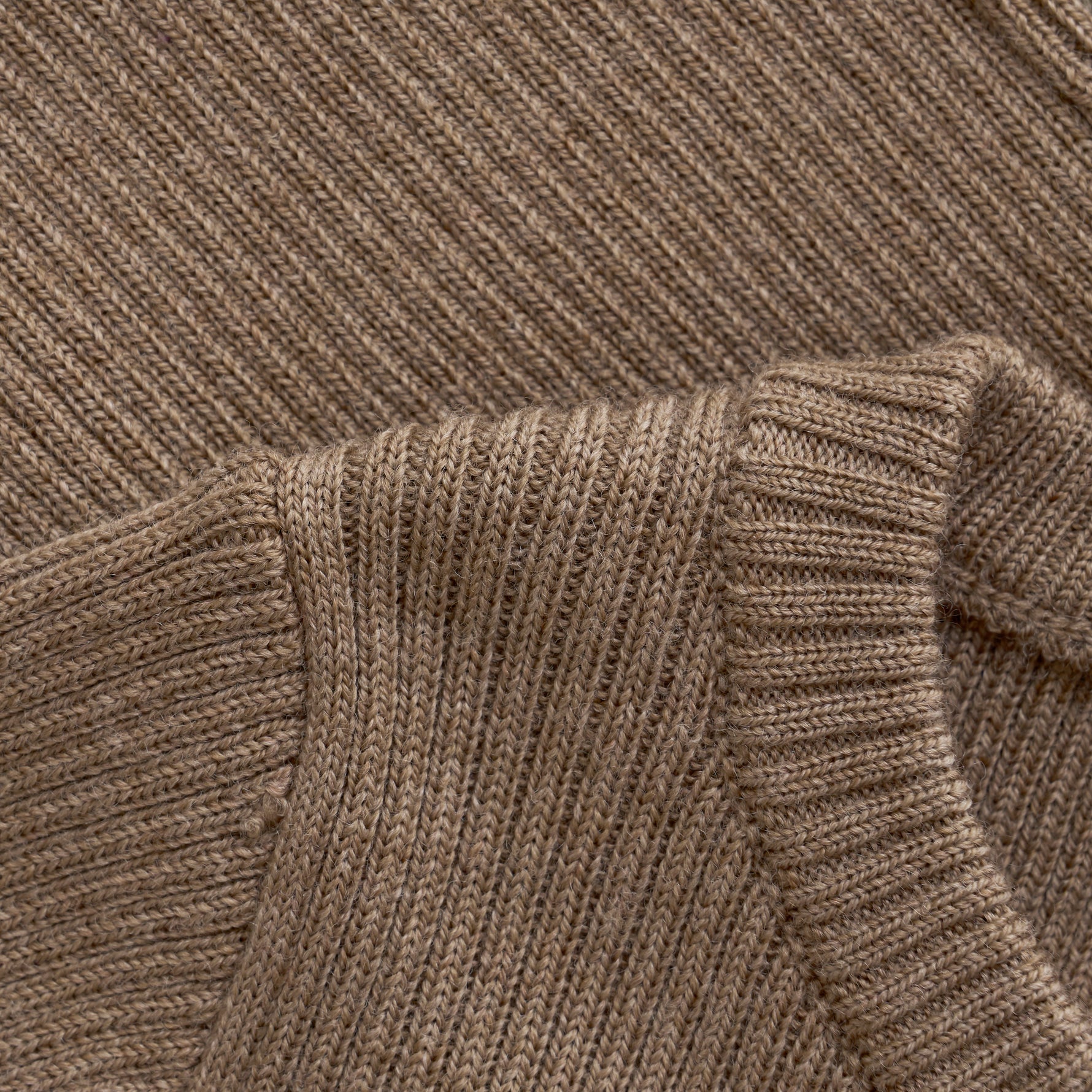 Dieser Cardigan in Braun-Beige von Celavi überzeugt durch sein angenehmes Strickmaterial und zeitloses Design – perfekt, um Ihrem Outfit Wärme und Stil zu verleihen.