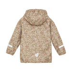 Die Softshelljacke von Celavi besticht durch ein attraktives Blumenmuster und ein weiches Innenfleece. Mit einer Wassersäule von 8.000 mm bietet sie optimalen Schutz bei kühlen und regnerischen Wetterlagen und lässt sich ideal mit der passenden Hose kombinieren.