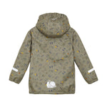 Die Softshell-Jacke von Celavi überzeugt mit einem weichen Innenfleece und einem attraktiven Tiermuster. Mit einer Wassersäule von 8000 mm hält sie an kühlen und nassen Tagen warm und trocken. In Kombination mit der passenden Hose bietet sie kleinen Abenteurern umfassenden Schutz.
