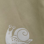 Die Softshell-Hose von Celavi in attraktivem Grün ist innen mit weichem Fleece gefüttert und bietet eine Wassersäule von 8000 mm. Sie bildet die perfekte Ergänzung zur Jacke und ist ideal für kühle, feuchte Wetterbedingungen.
