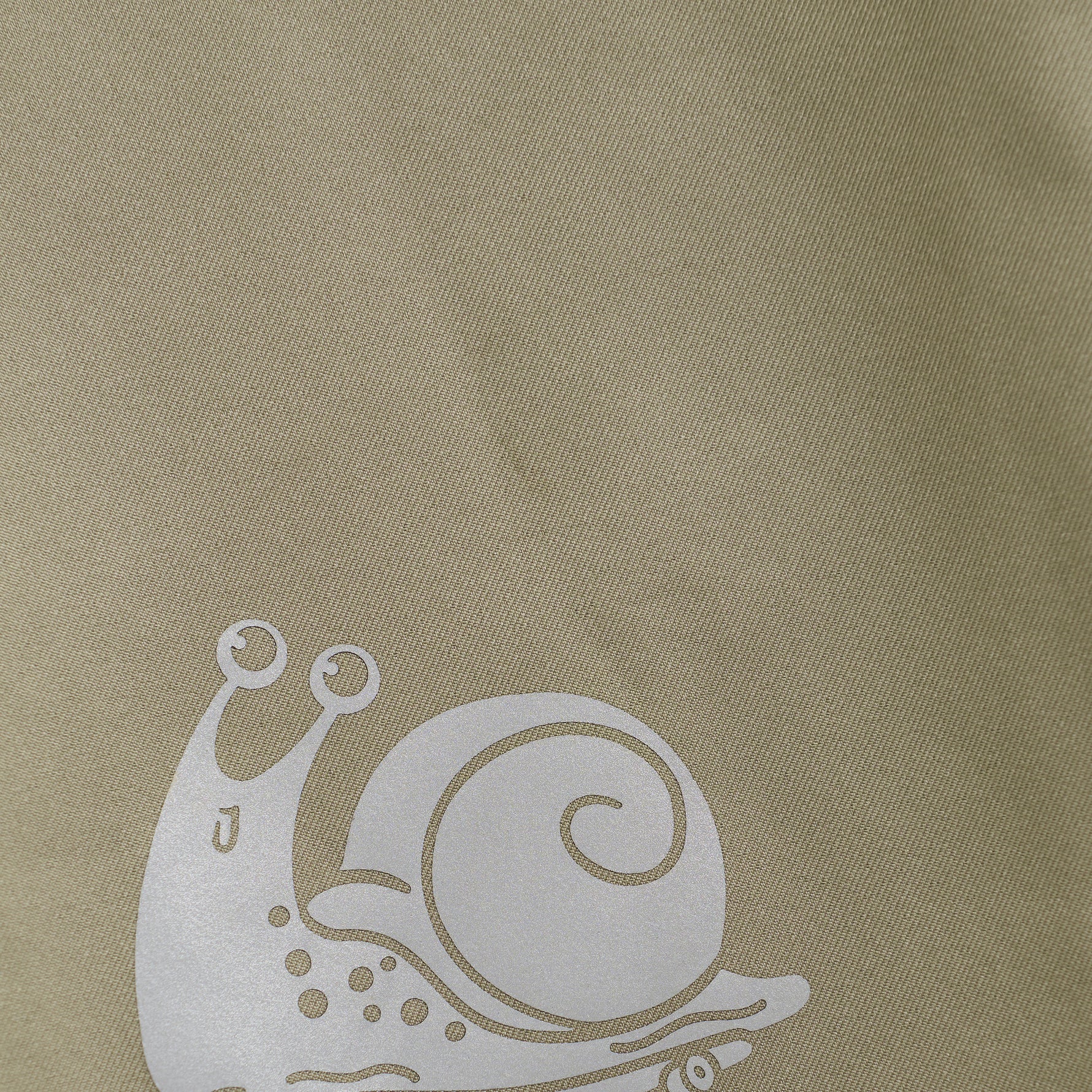 Die Softshell-Hose von Celavi in attraktivem Grün ist innen mit weichem Fleece gefüttert und bietet eine Wassersäule von 8000 mm. Sie bildet die perfekte Ergänzung zur Jacke und ist ideal für kühle, feuchte Wetterbedingungen.
