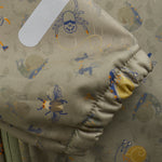 Der Softshell-Overall von Celavi überzeugt durch ein ansprechendes Design mit kleinen Tiermotiven und eine weiche Fleece-Innenseite. Dank einer Wassersäule von 8000 mm gewährleistet er optimalen Schutz bei kühlem und feuchtem Wetter und eignet sich hervorragend für wechselhafte Bedingungen.