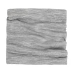 Der Double Layer Neck Warmer von Celavi ist das perfekte Accessoire für kalte Tage. Mit seiner doppellagigen Konstruktion bietet er optimalen Wärmeschutz und Komfort für Hals und Nacken. Das hochwertige Material aus 100% Wolle sorgt für natürliche Wärmeisolation und angenehmes Tragegefühl. Ideal für Herbst und Winter – praktisch, langlebig und zeitlos im Design.