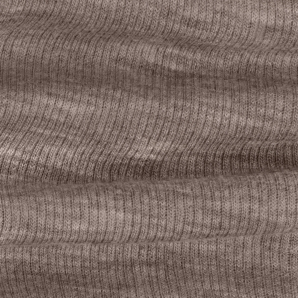 Der Double Layer Neck Warmer von Celavi ist das perfekte Accessoire für kalte Tage. Mit seiner doppellagigen Konstruktion bietet er optimalen Wärmeschutz und Komfort für Hals und Nacken. Das hochwertige Material aus 100% Wolle sorgt für natürliche Wärmeisolation und angenehmes Tragegefühl. Ideal für Herbst und Winter – praktisch, langlebig und zeitlos im Design.