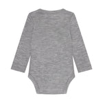Das hochwertige Body LS – SOLID von Celavi ist die perfekte Wahl für kuschelige Tage. Der langärmelige Body aus 100% Wolle bietet natürliche Wärmeisolation und angenehmen Tragekomfort. Die graue Färbung ist zeitlos und vielseitig kombinierbar. Ideal für Babys, die Qualität und Komfort brauchen.