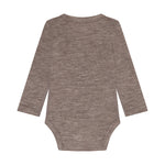 Das hochwertige Body LS – SOLID von Celavi ist die perfekte Wahl für kuschelige Tage. Der langärmelige Body aus 100% Wolle bietet natürliche Wärmeisolation und angenehmen Tragekomfort. Die braune Färbung ist zeitlos und vielseitig kombinierbar. Ideal für Babys, die Qualität und Komfort brauchen.