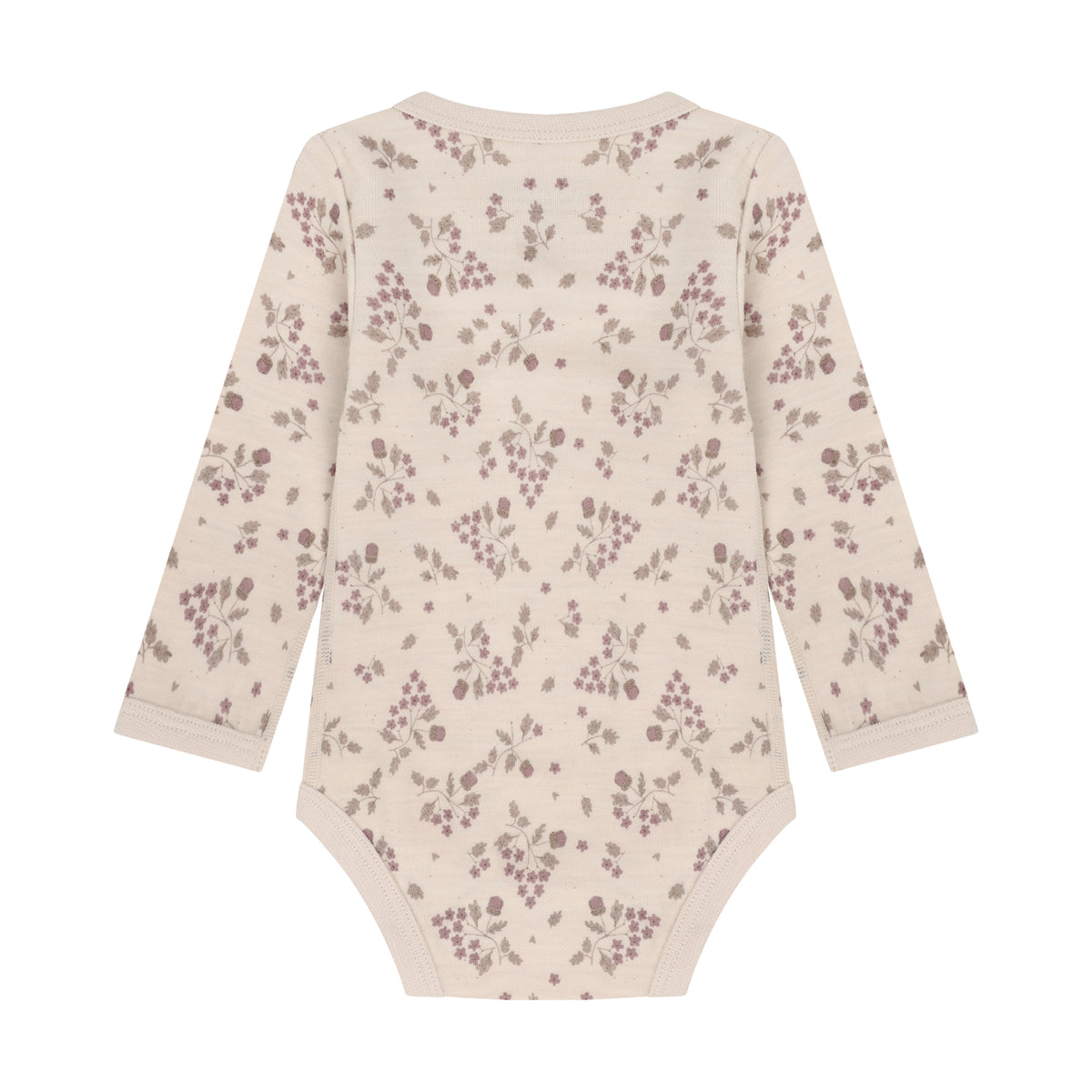 Der farbenfrohe All-Over-Blümchenprint verleiht dem Body von Celavi einen verspielten, modernen Look. Perfekt für Übergangsjahreszeiten und vielseitig kombinierbar. Das hochwertige Material aus 50% Wolle und 50% Viskose bietet optimale Wärmeisolation und angenehmen Tragekomfort. Die Viskose sorgt für eine geschmeidige Oberfläche und gute Feuchtigkeitsregulierung, während die Wolle natürliche Temperaturausgleichseigenschaften mitbringt.&nbsp;