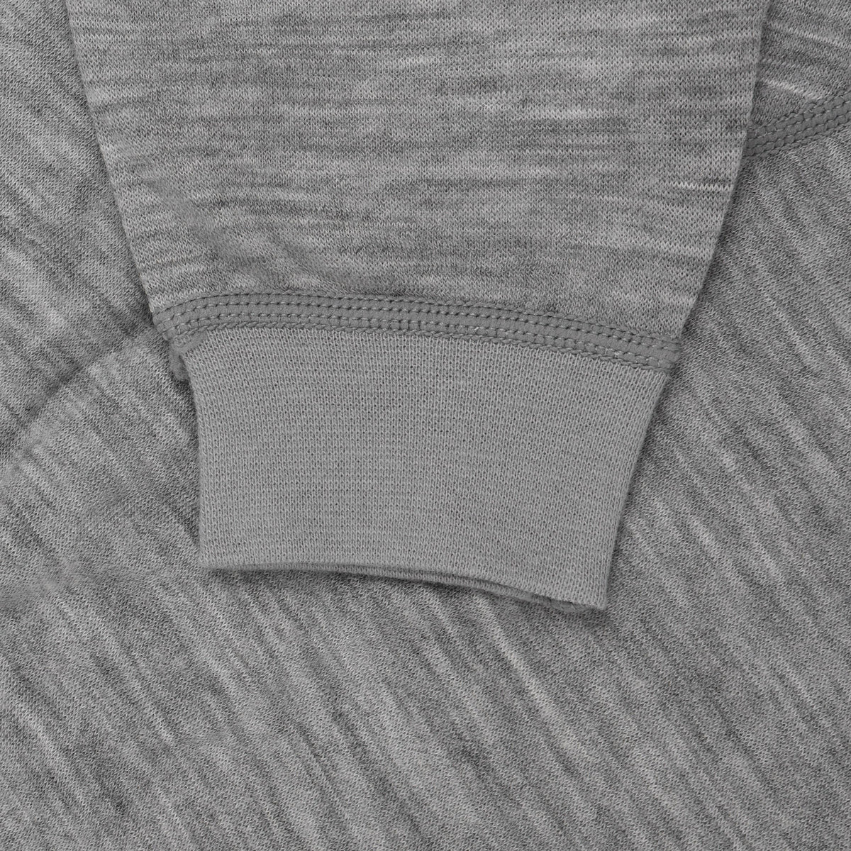 Bequeme Harem Pants aus hochwertiger Woll-Viskose-Mischung. Das natürliche Material bietet optimale Temperaturregulation und angenehmen Tragekomfort. Die lockere Passform ermöglicht volle Bewegungsfreiheit und ist ideal für Alltag und Freizeit. Pflegeleicht und langlebig – ein vielseitiges Basics-Piece für jeden Stil.