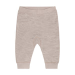 Bequeme Harem Pants aus hochwertiger Woll-Viskose-Mischung. Das natürliche Material bietet optimale Temperaturregulation und angenehmen Tragekomfort. Die lockere Passform ermöglicht volle Bewegungsfreiheit und ist ideal für Alltag und Freizeit. Pflegeleicht und langlebig – ein vielseitiges Basics-Piece für jeden Stil.