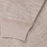 Bequeme Harem Pants aus hochwertiger Woll-Viskose-Mischung. Das natürliche Material bietet optimale Temperaturregulation und angenehmen Tragekomfort. Die lockere Passform ermöglicht volle Bewegungsfreiheit und ist ideal für Alltag und Freizeit. Pflegeleicht und langlebig – ein vielseitiges Basics-Piece für jeden Stil.