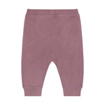 Bequeme Harem Pants aus hochwertiger Woll-Viskose-Mischung. Das natürliche Material bietet optimale Temperaturregulation und angenehmen Tragekomfort. Die lockere Passform ermöglicht volle Bewegungsfreiheit und ist ideal für Alltag und Freizeit. Pflegeleicht und langlebig – ein vielseitiges Basics-Piece für jeden Stil.