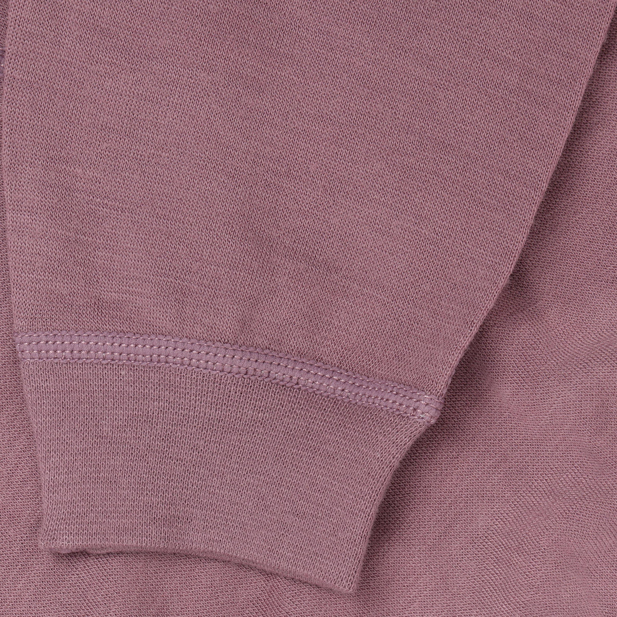 Bequeme Harem Pants aus hochwertiger Woll-Viskose-Mischung. Das natürliche Material bietet optimale Temperaturregulation und angenehmen Tragekomfort. Die lockere Passform ermöglicht volle Bewegungsfreiheit und ist ideal für Alltag und Freizeit. Pflegeleicht und langlebig – ein vielseitiges Basics-Piece für jeden Stil.