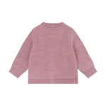 Eleganter rosa Cardigan von Celavi aus 100% Wolle. Das zeitlose Strickstück überzeugt mit hochwertiger Verarbeitung und angenehmer Wärmeisolation. Perfekt für vielseitige Styling-Möglichkeiten – ideal zu Hemden, T-Shirts oder Kleidern. Der klassische Schnitt macht ihn zu einem unverzichtbaren Basics-Piece für jede Garderobe.