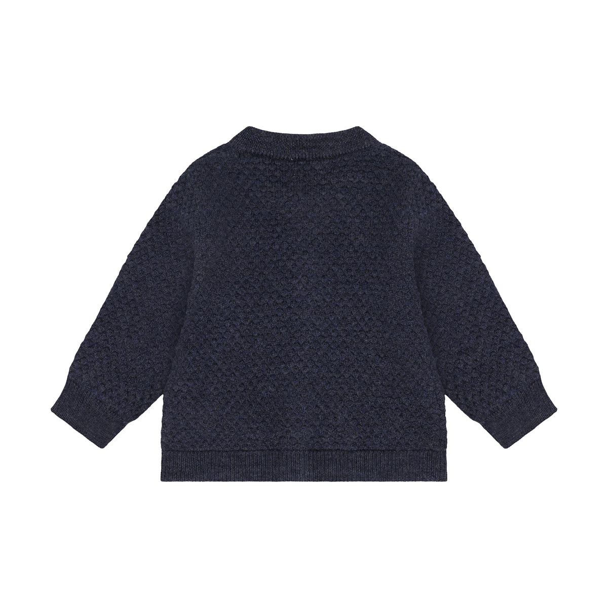 Eleganter dunkelblauer Cardigan von Celavi aus 100% Wolle. Das zeitlose Strickstück überzeugt mit hochwertiger Verarbeitung und angenehmer Wärmeisolation. Perfekt für vielseitige Styling-Möglichkeiten – ideal zu Hemden, T-Shirts oder Kleidern. Der klassische Schnitt macht ihn zu einem unverzichtbaren Basics-Piece für jede Garderobe.
