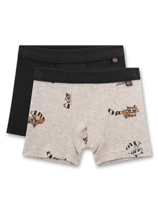 Der praktische Doppelpack Hipshorts für Jungen von Sanetta überzeugt mit Komfort und kindgerechtem Design. Enthalten sind eine Hipshorts in zeitlosem Schwarz und eine in Beige Melange mit einem verspielten Allover-Print aus kleinen Waschbären in Braun und Schwarz. Die hochwertige, formstabile Feinripp-Qualität sorgt zusammen mit dem bequemen Softbund für eine optimale Passform ohne einzuengen. Ideal für den Alltag, bieten die Shorts ein angenehmes Tragegefühl und behalten auch nach vielen Wäschen ihre Form.