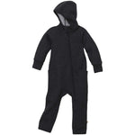 Der Reißverschluss erleichtert das An- und Ausziehen und erlaubt ein so weites Öffnen, dass auch ein Windelwechsel beim schlafenden Kind noch im Overall möglich ist. In den Größen 50/56 bis 74/80 hat auch der Zipp-Overall Umschlagbündchen an Armen und Beinen. Der extra tiefe Schritt lässt viel Platz für das Windelpaket und ist perfekt für alle „Trage-Kinder“. Von Größe 86/92 bis 110/116 kommt unser Zipp-Overall mit Strickbündchen an den Armen und zwei aufgesetzten Taschen an den Seiten. 