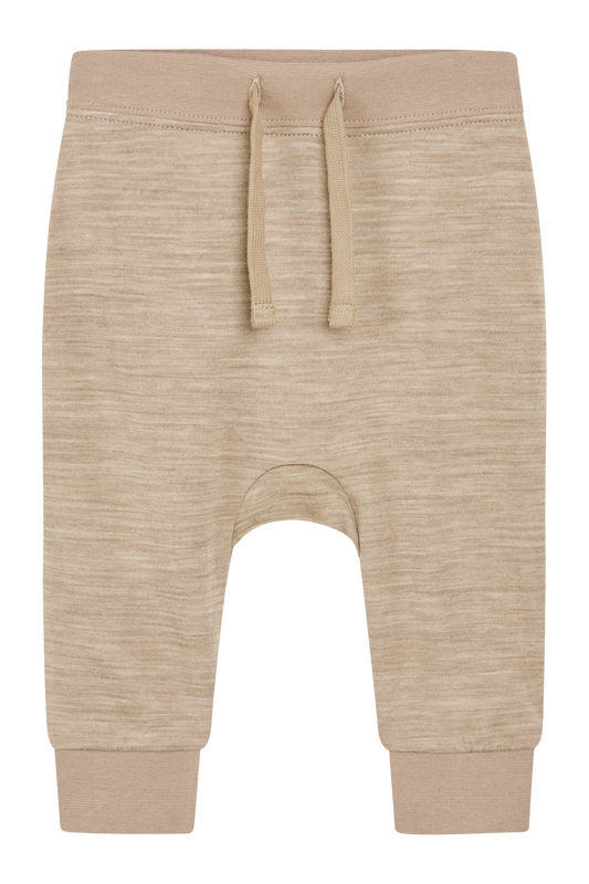Entdecken Sie die bequemen Sweatpants in Beige von Hust &amp; Claire, die Komfort und Stil perfekt vereinen.