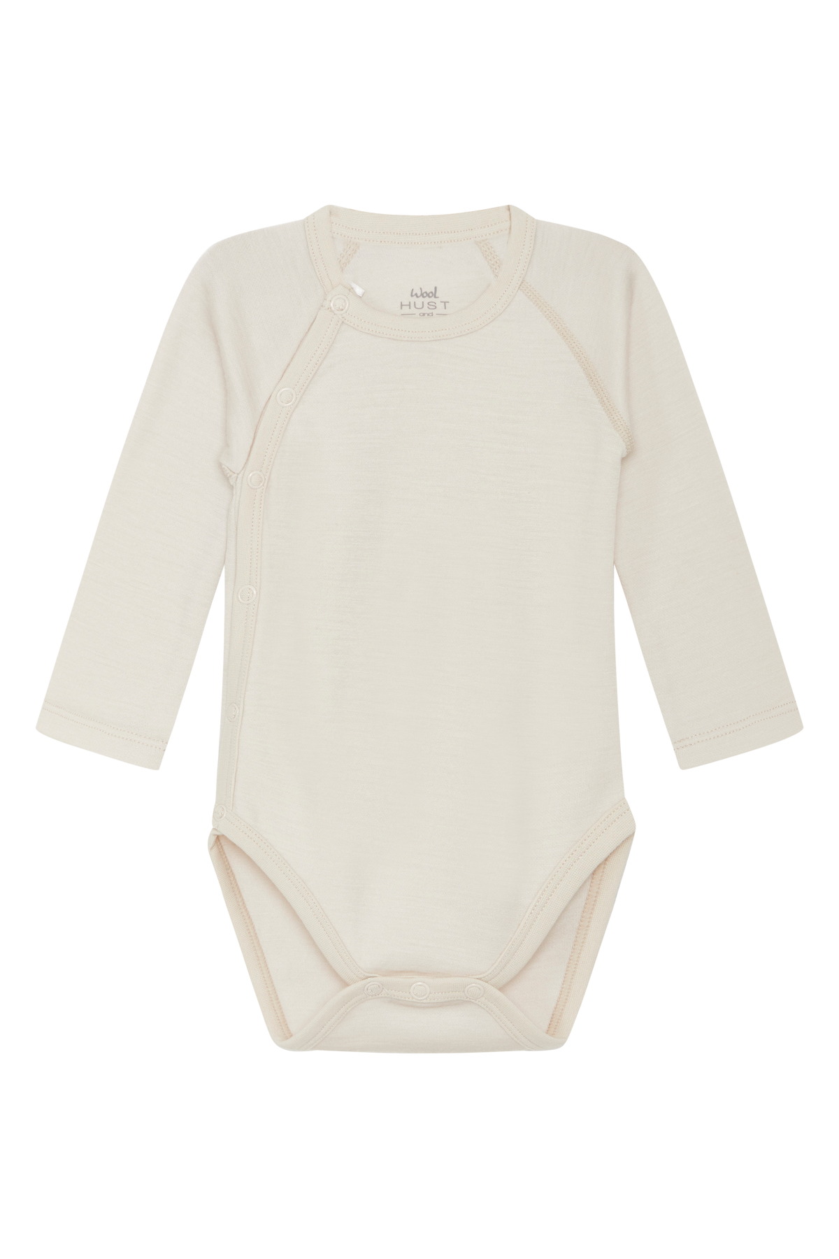Dieser weiße Langarm-Body von Hust &amp; Claire überzeugt durch zeitlose Eleganz und hohen Tragekomfort.