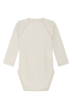 Dieser weiße Langarm-Body von Hust &amp; Claire überzeugt durch zeitlose Eleganz und hohen Tragekomfort.